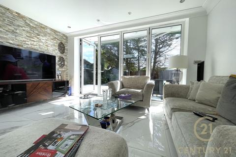 39 Ancaster Crescent, New Malden, KT3 6BD
