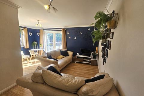 2 bedroom flat for sale, Balfour Close, Queens Park, NN2 6LL