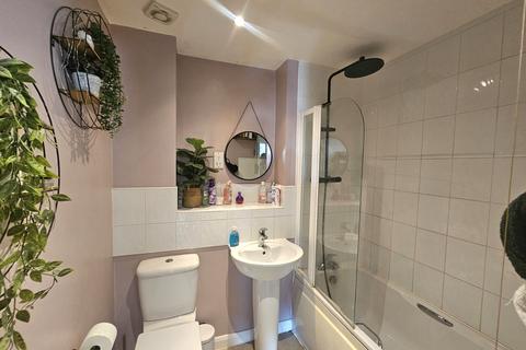 2 bedroom flat for sale, Balfour Close, Queens Park, NN2 6LL