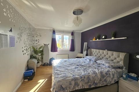 2 bedroom flat for sale, Balfour Close, Queens Park, NN2 6LL