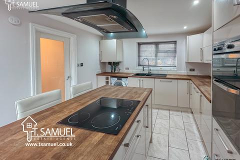 2 bedroom detached house for sale, The Barn, Cardiff Road, Aberdare