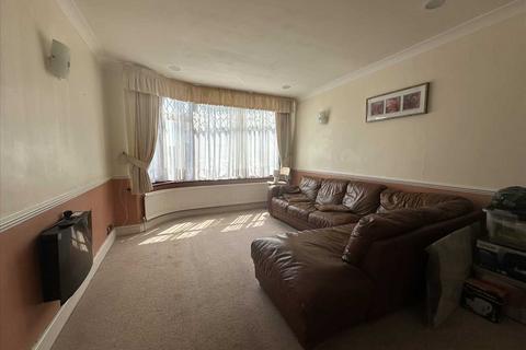 4 bedroom semi-detached house to rent, Bellamy Drive, Stanmore
