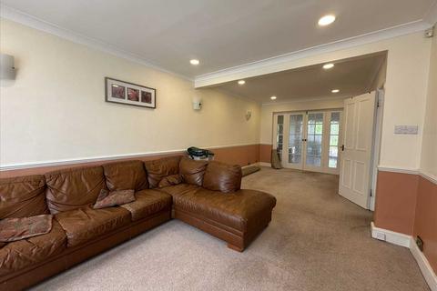 4 bedroom semi-detached house to rent, Bellamy Drive, Stanmore