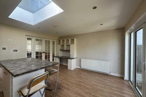 4 bedroom semi-detached house to rent, Bellamy Drive, Stanmore