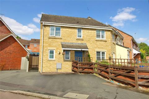 3 bedroom end of terrace house for sale, Waggoner Close, Wiltshire SN25