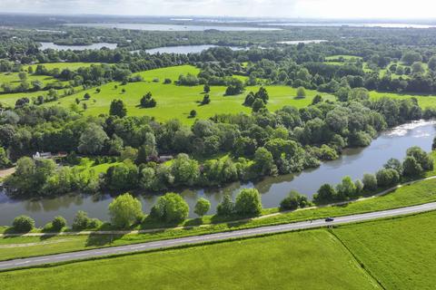 Land for sale, Magna Carta, Wraysbury, TW19
