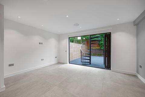 St. Pauls Mews, Camden, NW1