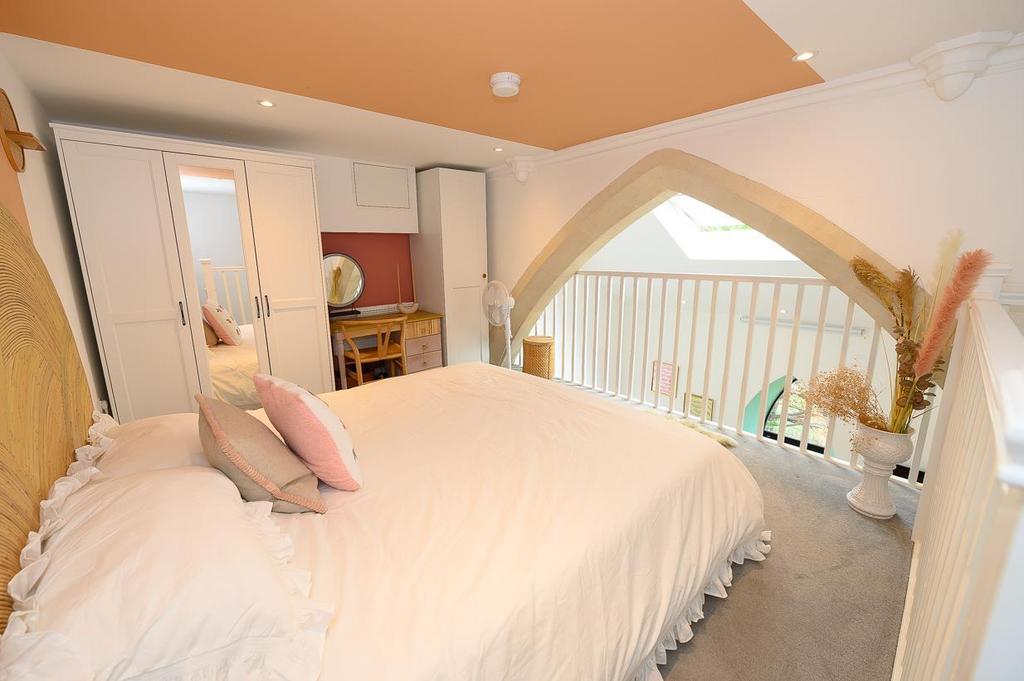 Bedroom pic 2.jpg