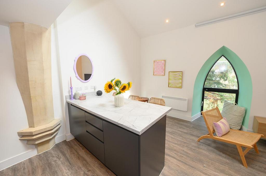 Kitchen-breakfast area.jpg
