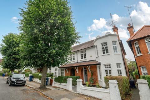 22 Winscombe Crescent, London, W5 1AZ