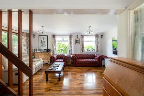 undefined, Charm Close, Horley
