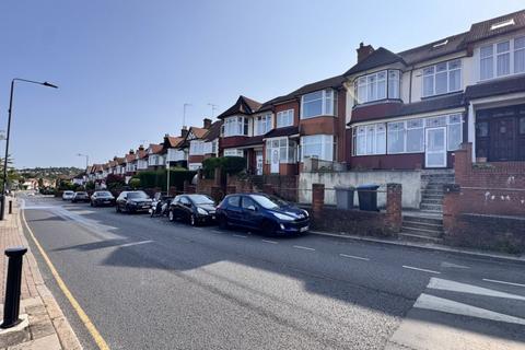 Studio to rent, Park Lane, Wembley, HA9