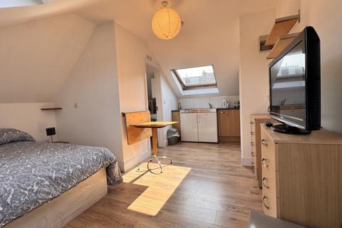 Studio to rent, Park Lane, Wembley, HA9
