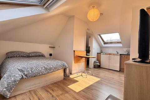 Studio to rent, Park Lane, Wembley, HA9