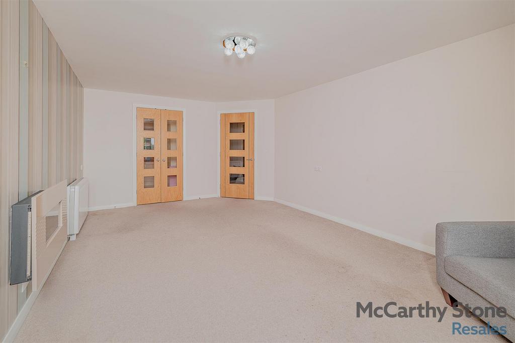 8657492-interior02.jpg