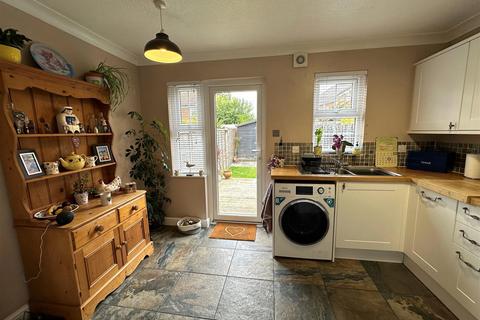 2 bedroom terraced house to rent, Browning Road, Fleet