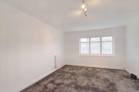 16 Lincoln Close, London, SE25 5ET