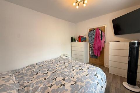 32 Brynamman Road, Lower Brynamman, Ammanford, SA18 1TP