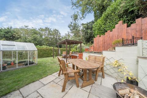 1 Manor Crest, Ford, Shrewsbury, SY5 9NZ