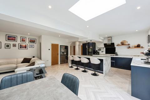9 Tranmere Road, Twickenham, TW2 7JF