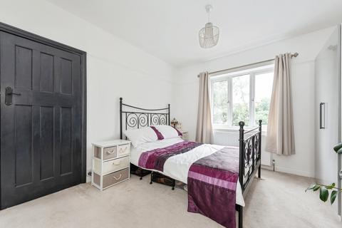 9 Tranmere Road, Twickenham, TW2 7JF
