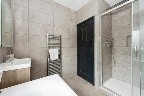 9 Tranmere Road, Twickenham, TW2 7JF