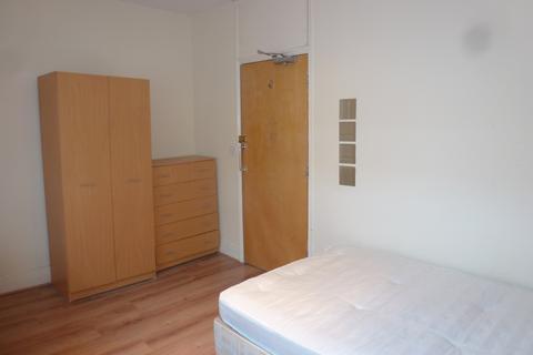 1 bedroom in a flat share to rent, City Road, Roath, Cardiff, CF24