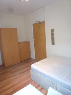 1 bedroom in a flat share to rent, City Road, Roath, Cardiff, CF24