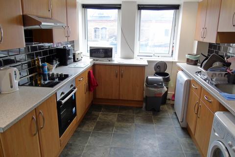 1 bedroom in a flat share to rent, City Road, Roath, Cardiff, CF24