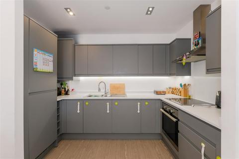2 bedroom apartment for sale, Lena Kennedy Close, London E4
