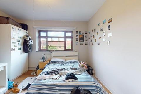 4 bedroom apartment to rent, Keats House, Poynders Gardens, LONDON, SW4