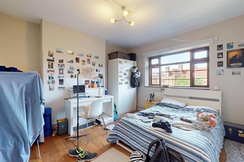 4 bedroom apartment to rent, Keats House, Poynders Gardens, LONDON, SW4