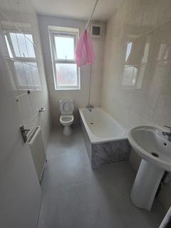 2 bedroom flat to rent, Grosvenor Road, London IG1