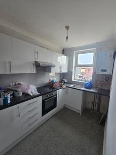 2 bedroom flat to rent, Grosvenor Road, London IG1