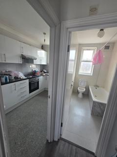 2 bedroom flat to rent, Grosvenor Road, London IG1