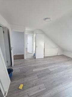 2 bedroom flat to rent, Grosvenor Road, London IG1