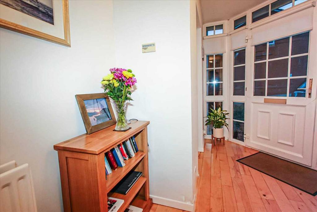Entrance Hallway (1)