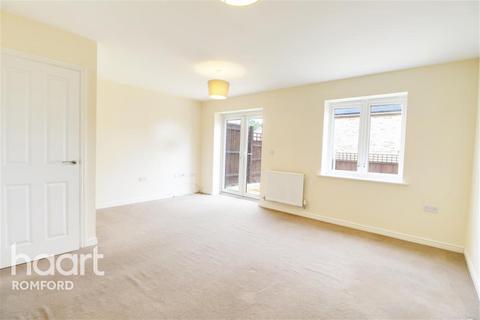 3 bedroom terraced house to rent, Sudbury Close - Harold Hill - RM3