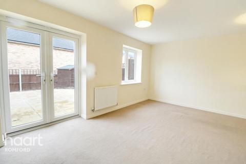 3 bedroom terraced house to rent, Sudbury Close, Harold Hill