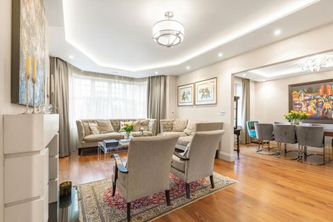 4 bedroom flat for sale, Portsmouth Road, London SW15