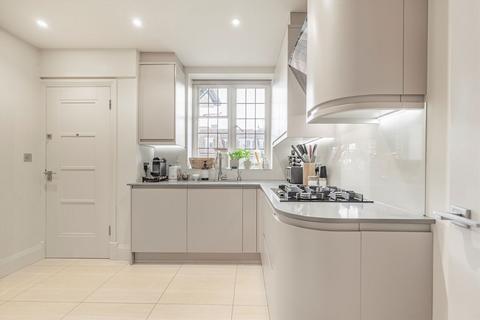 4 bedroom flat for sale, Portsmouth Road, London SW15