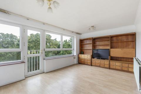 3 bedroom apartment for sale, Queens Drive, London, N4