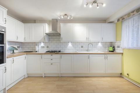 3 bedroom apartment for sale, Queens Drive, London, N4