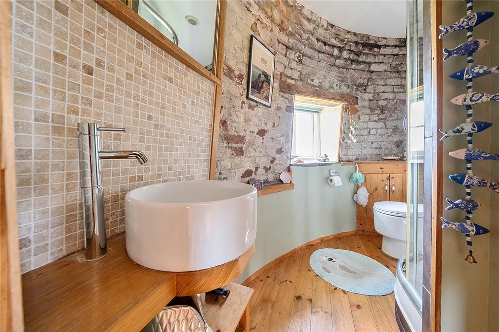 Principal Bathroom