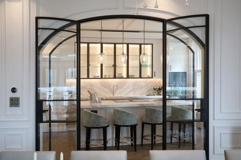 Knightsbridge, London, SW1X