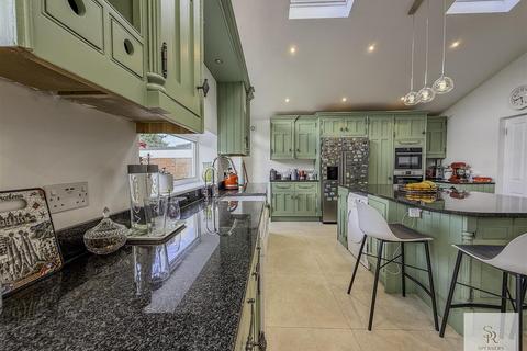 5 bedroom semi-detached house for sale, Redbourn Road, Hemel Hempstead HP2
