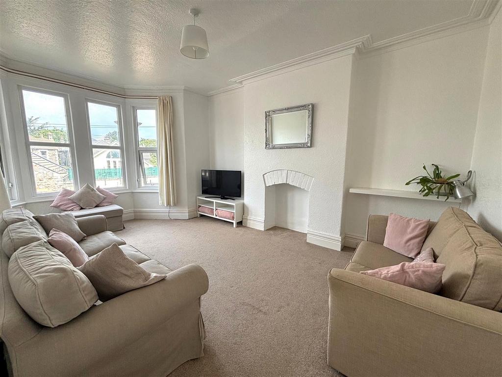 Living room 1.jpg