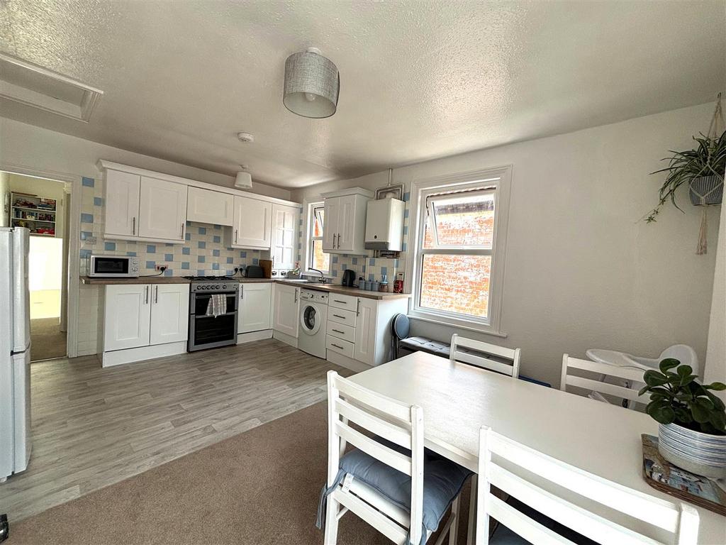 Kitchen 4.jpg