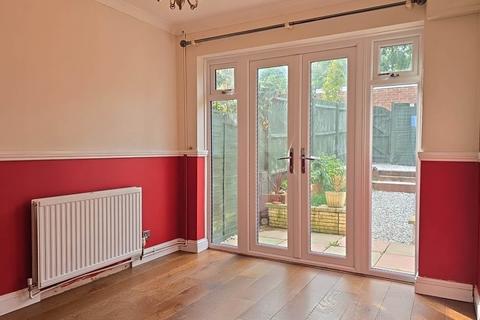 3 bedroom terraced house to rent, Primrose Close, Reading RG8
