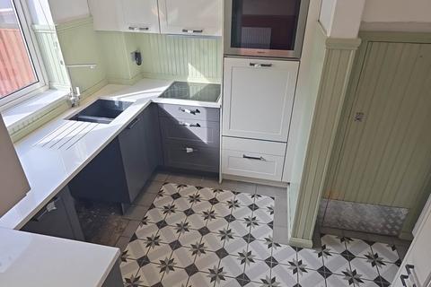 3 bedroom terraced house to rent, Primrose Close, Reading RG8